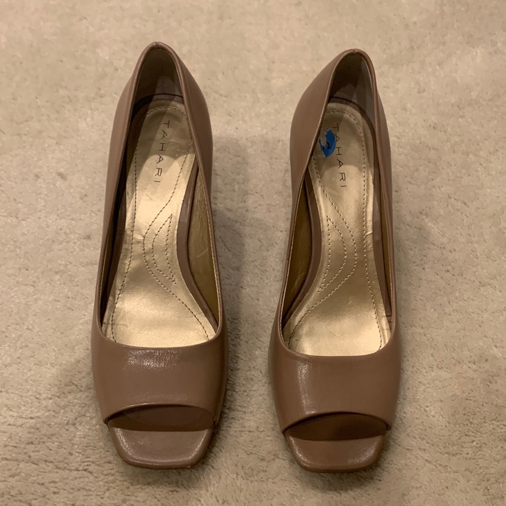 Tamari women’s heels - tan- size 7.5 gently used